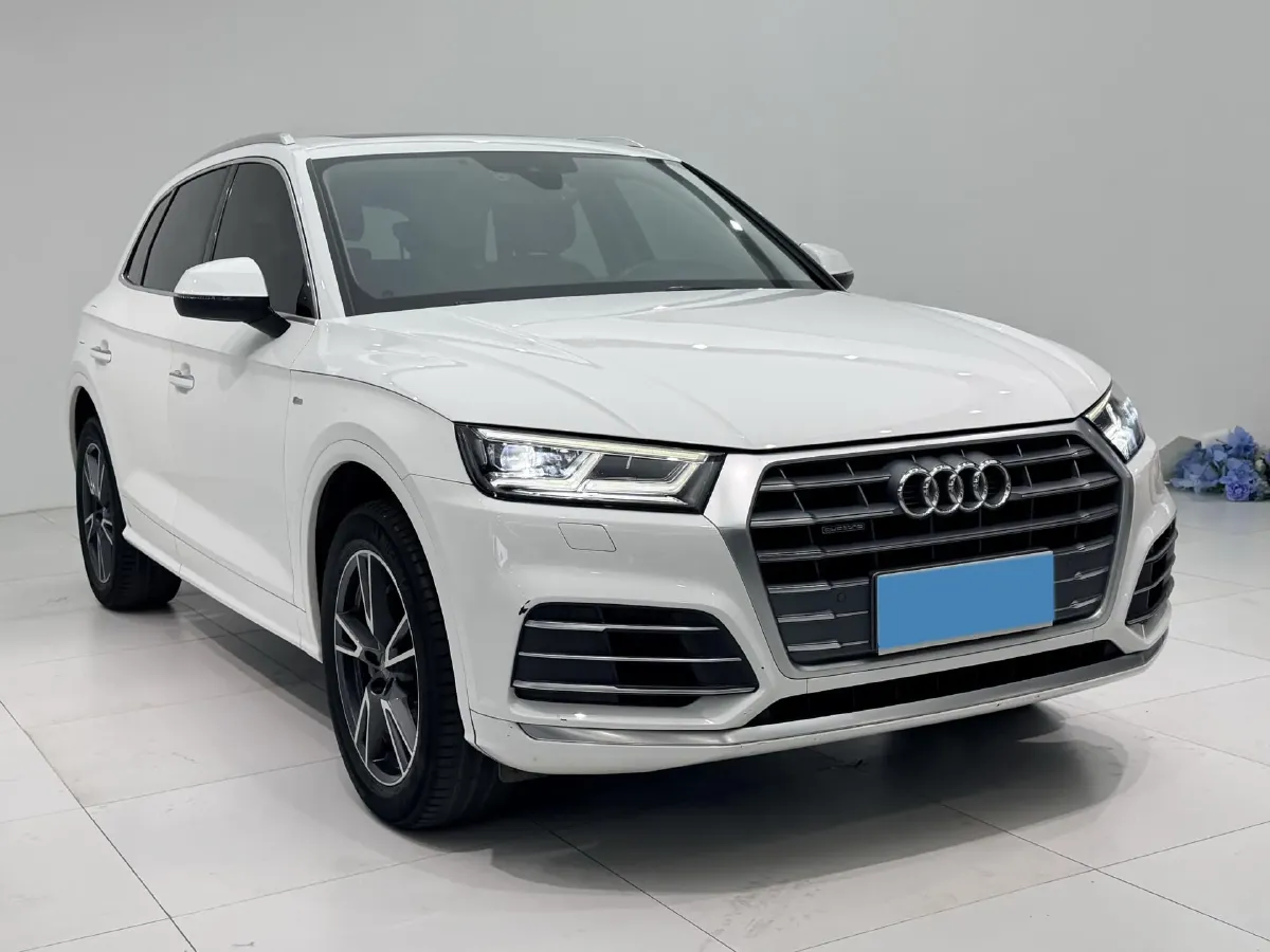 2020 Audi Q5L 2.0T 190HP L4 7DCT,autocango,china used car exporter,china ev exporter,chinese used car exporter,chinese used ev exporter
