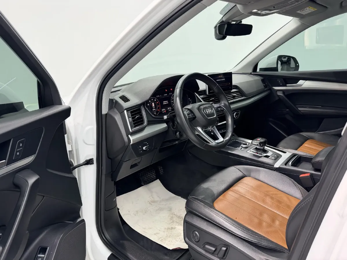 2020 Audi Q5L 2.0T 190HP L4 7DCT,autocango,china used car exporter,china ev exporter,chinese used car exporter,chinese used ev exporter