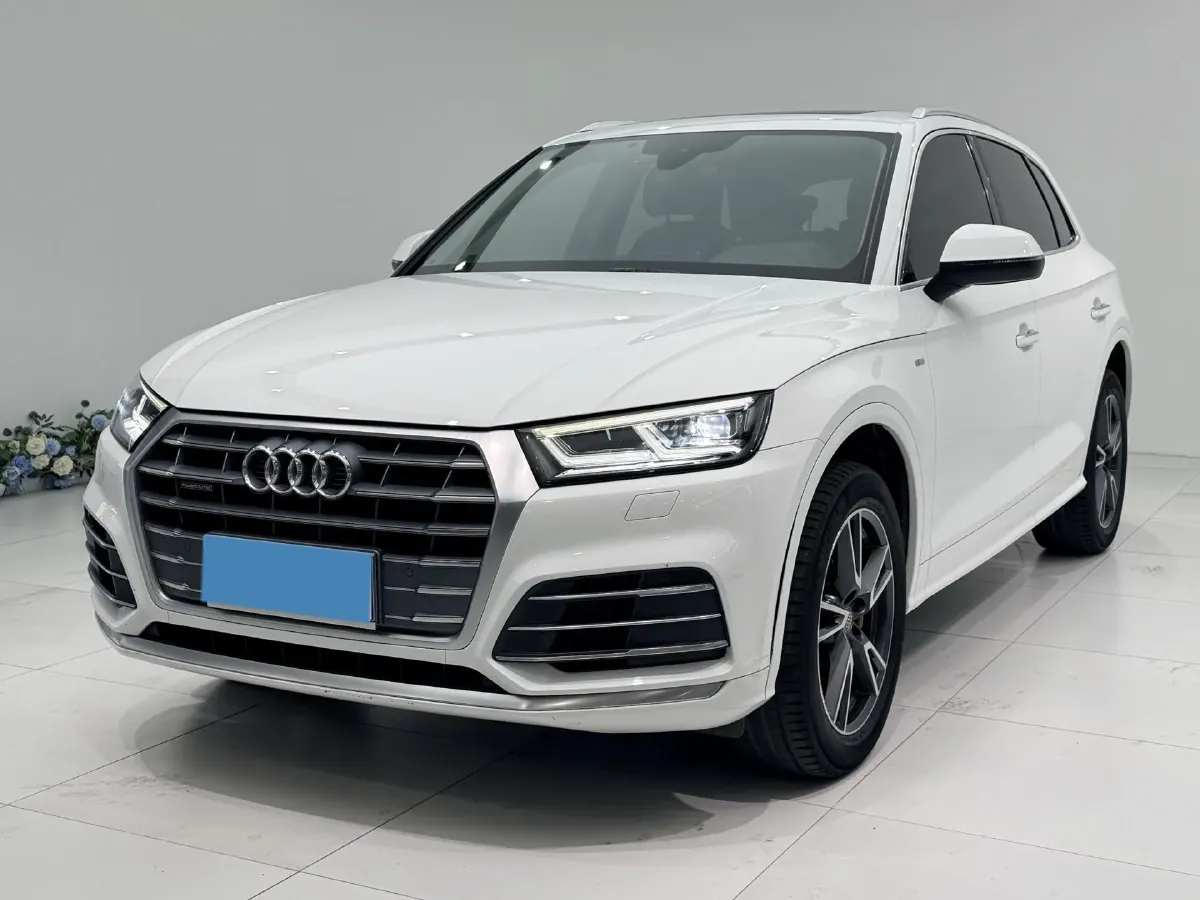 2020 Audi Q5L 2.0T 190HP L4 7DCT,autocango,china used car exporter,china ev exporter,chinese used car exporter,chinese used ev exporter