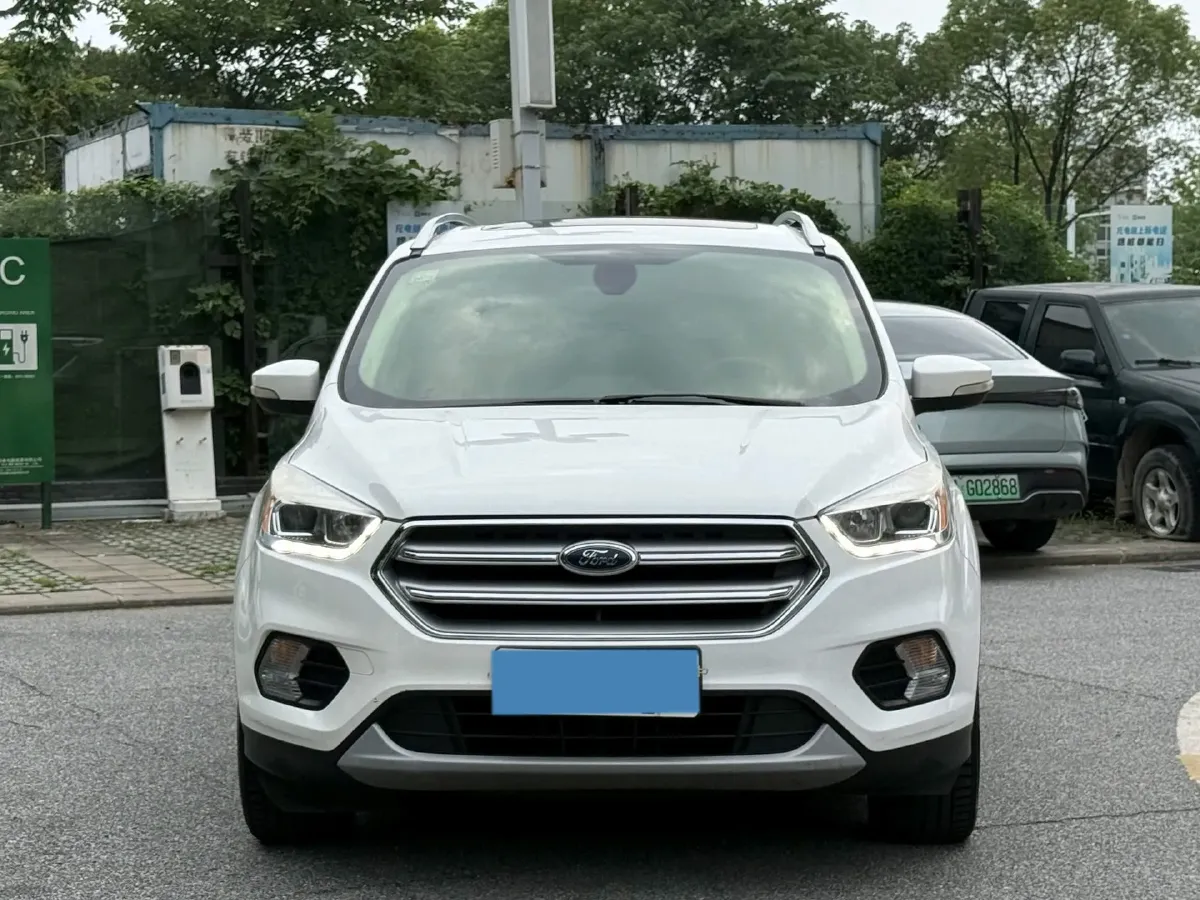 2018 Ford Kuga 1.5T 181HP L4 6AT,autocango,china used car exporter,china ev exporter,chinese used car exporter,chinese used ev exporter