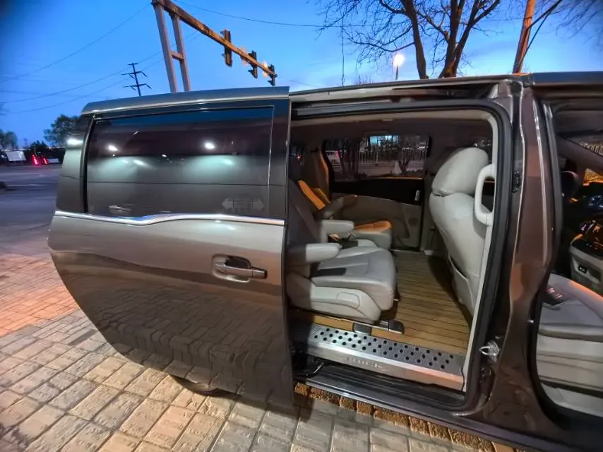 2021 Buick GL8 2.0T 237HP L4 9AT,autocango,china used car exporter,china ev exporter,chinese used car exporter,chinese used ev exporter