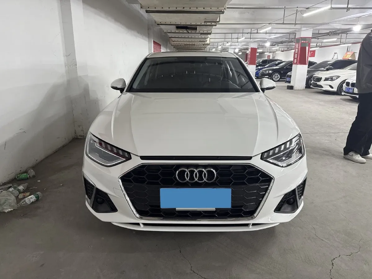 2022 Audi A4L 2.0T 190HP L4 7DCT,autocango,china used car exporter,china ev exporter,chinese used car exporter,chinese used ev exporter