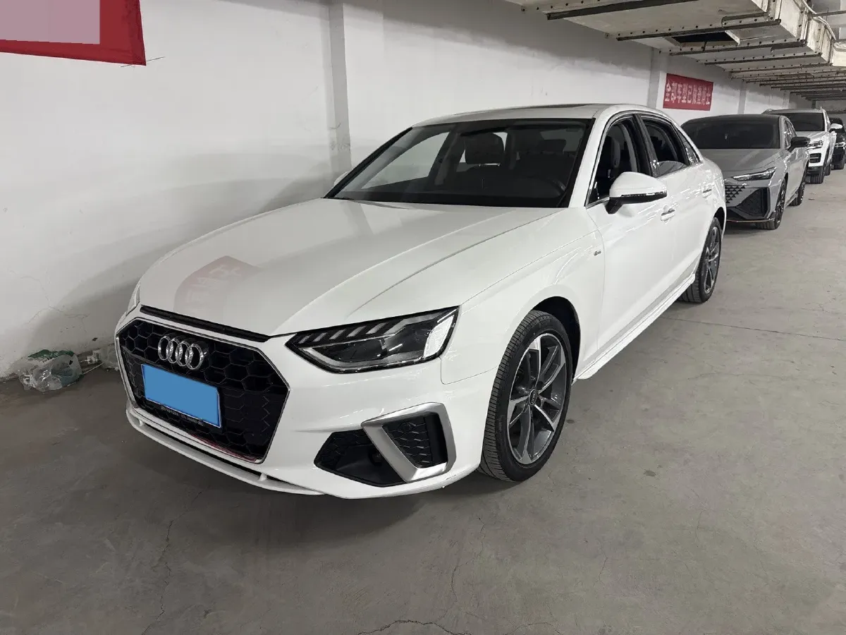 2022 Audi A4L 2.0T 190HP L4 7DCT,autocango,china used car exporter,china ev exporter,chinese used car exporter,chinese used ev exporter