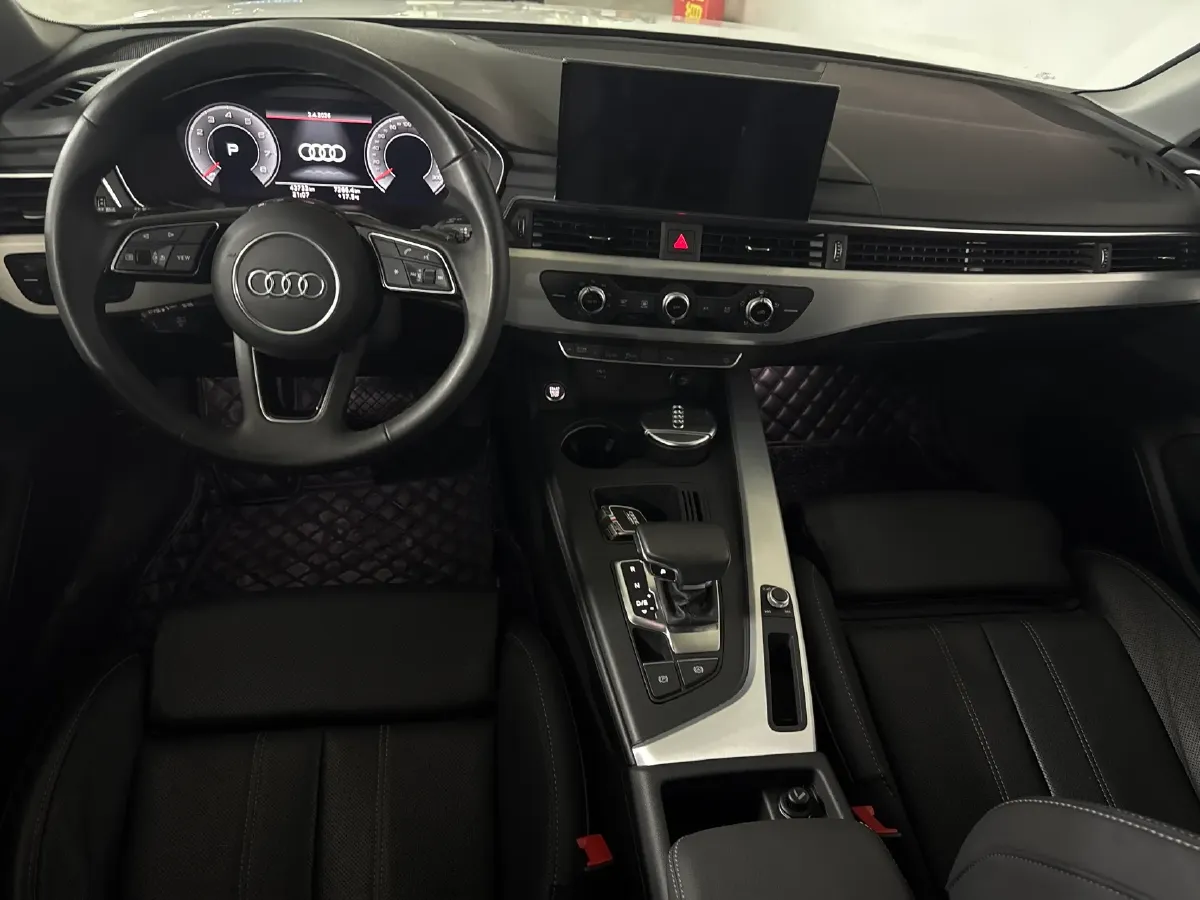 2022 Audi A4L 2.0T 190HP L4 7DCT,autocango,china used car exporter,china ev exporter,chinese used car exporter,chinese used ev exporter