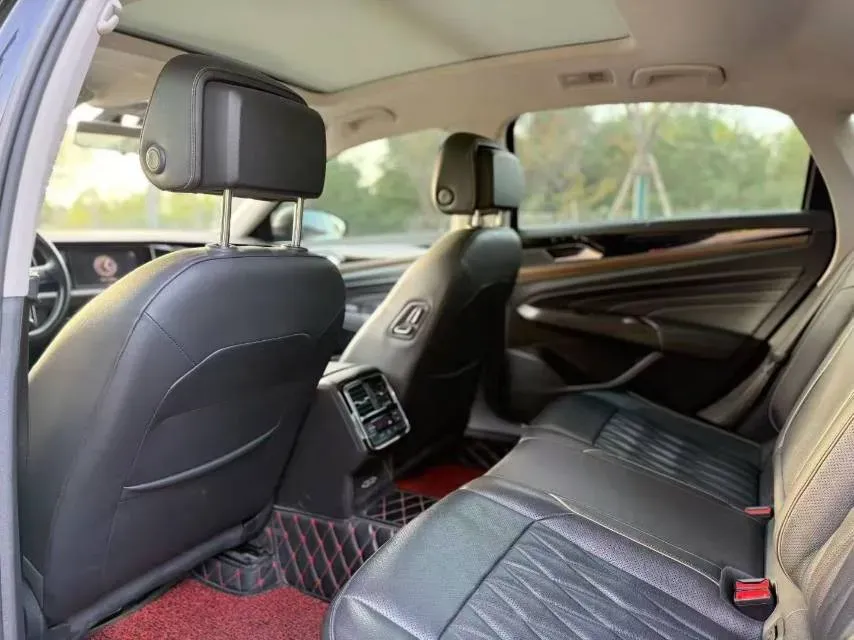 2019 Volvo V40 1.5T 152HP L4 6AT,autocango,china used car exporter,china ev exporter,chinese used car exporter,chinese used ev exporter