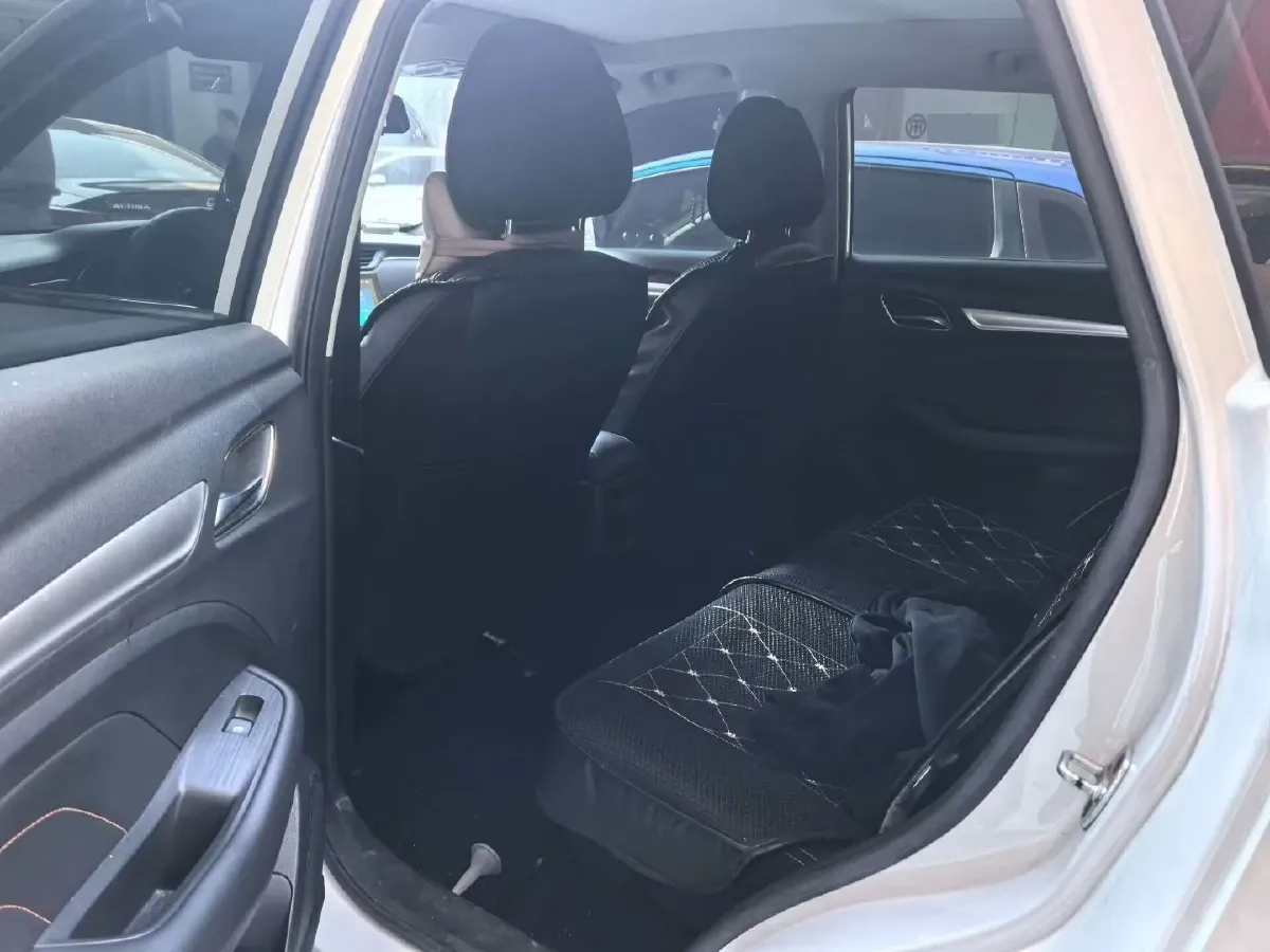 2021 Roewe RX3 1.6L 125HP L4 5MT,autocango,china used car exporter,china ev exporter,chinese used car exporter,chinese used ev exporter