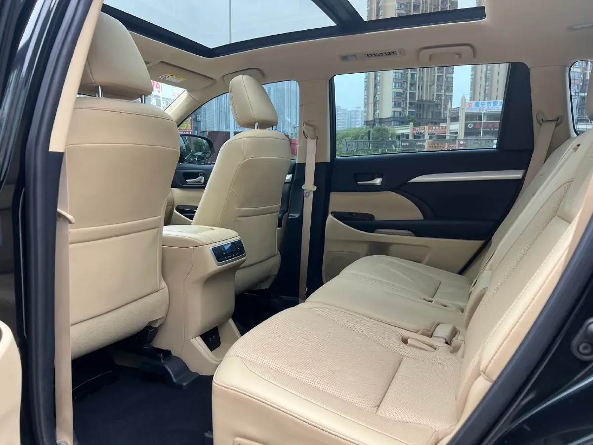 2021 Toyota Highlander 2.0T 220HP L4 6AT,autocango,china used car exporter,china ev exporter,chinese used car exporter,chinese used ev exporter