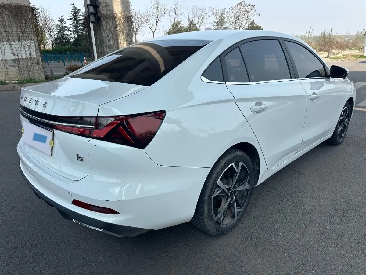 2023 Roewe i5 1.5L 129HP L4 CVT,autocango,china used car exporter,china ev exporter,chinese used car exporter,chinese used ev exporter