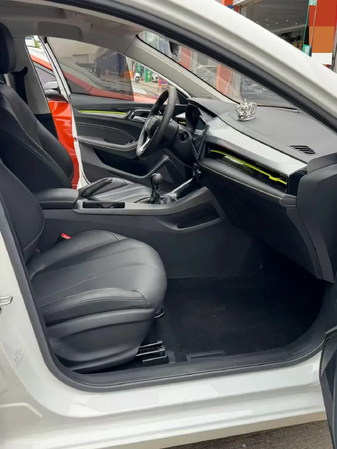 2021 Roewe i5 1.5L 120HP L4 5MT,autocango,china used car exporter,china ev exporter,chinese used car exporter,chinese used ev exporter