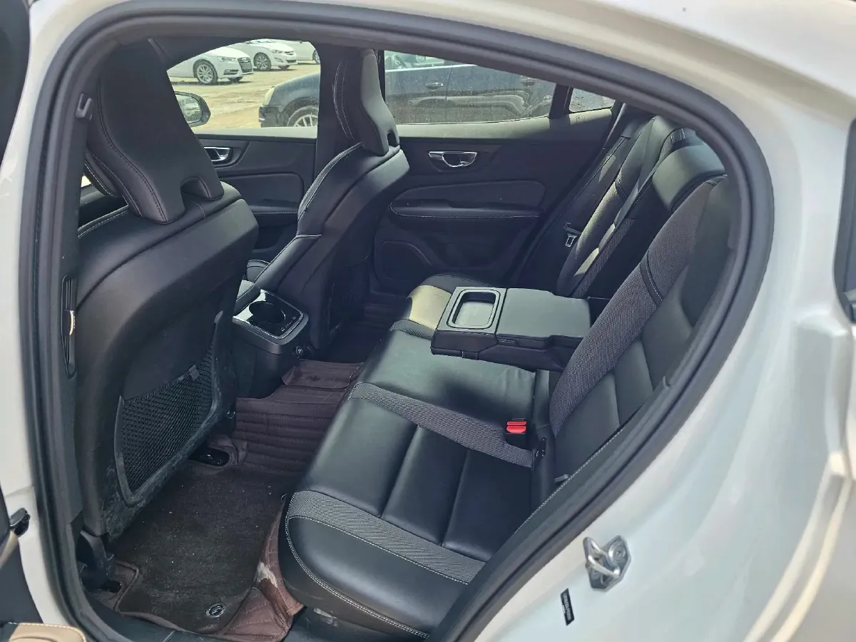 2020 Volvo S60 2.0T 250HP L4 8AT,autocango,china used car exporter,china ev exporter,chinese used car exporter,chinese used ev exporter