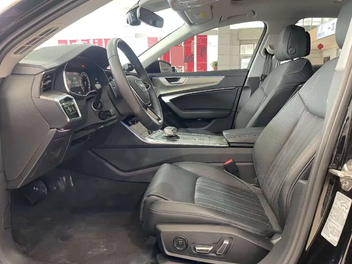 2025 Audi A6L 2.0T 245HP L4 7DCT,autocango,china used car exporter,china ev exporter,chinese used car exporter,chinese used ev exporter