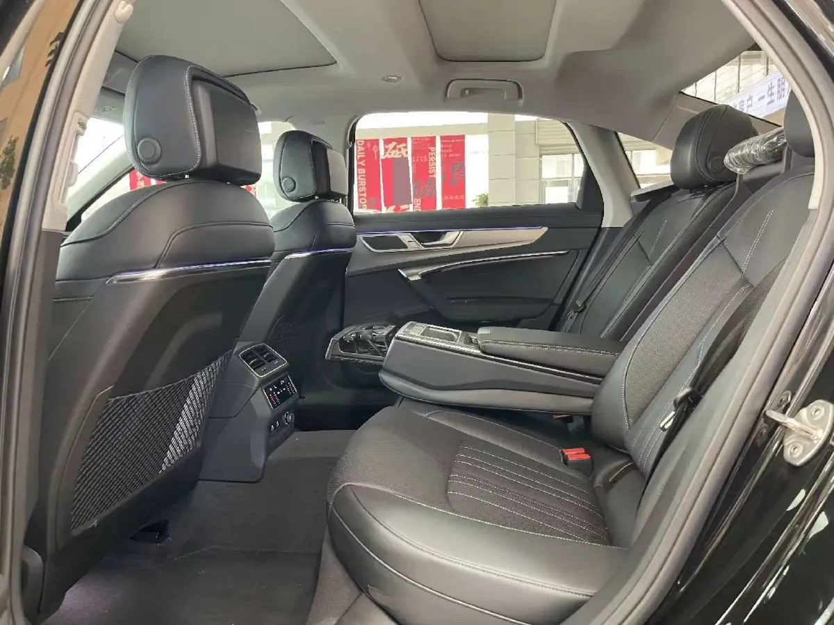 2025 Audi A6L 2.0T 245HP L4 7DCT,autocango,china used car exporter,china ev exporter,chinese used car exporter,chinese used ev exporter