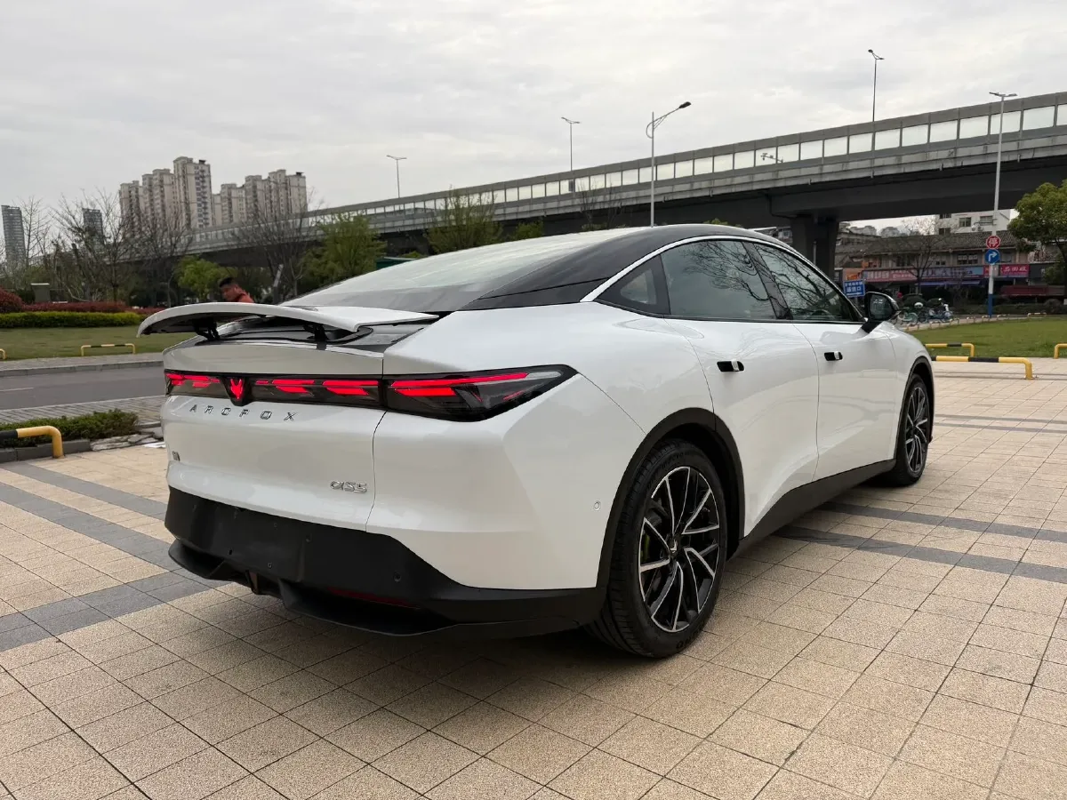 2024 ARCFOX αT5 BEV 79.2KWH,autocango,china used car exporter,china ev exporter,chinese used car exporter,chinese used ev exporter