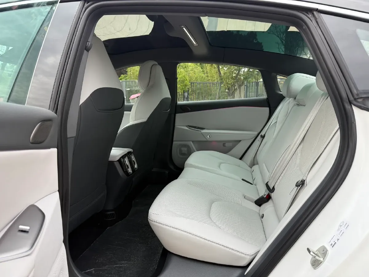 2024 ARCFOX αT5 BEV 79.2KWH,autocango,china used car exporter,china ev exporter,chinese used car exporter,chinese used ev exporter