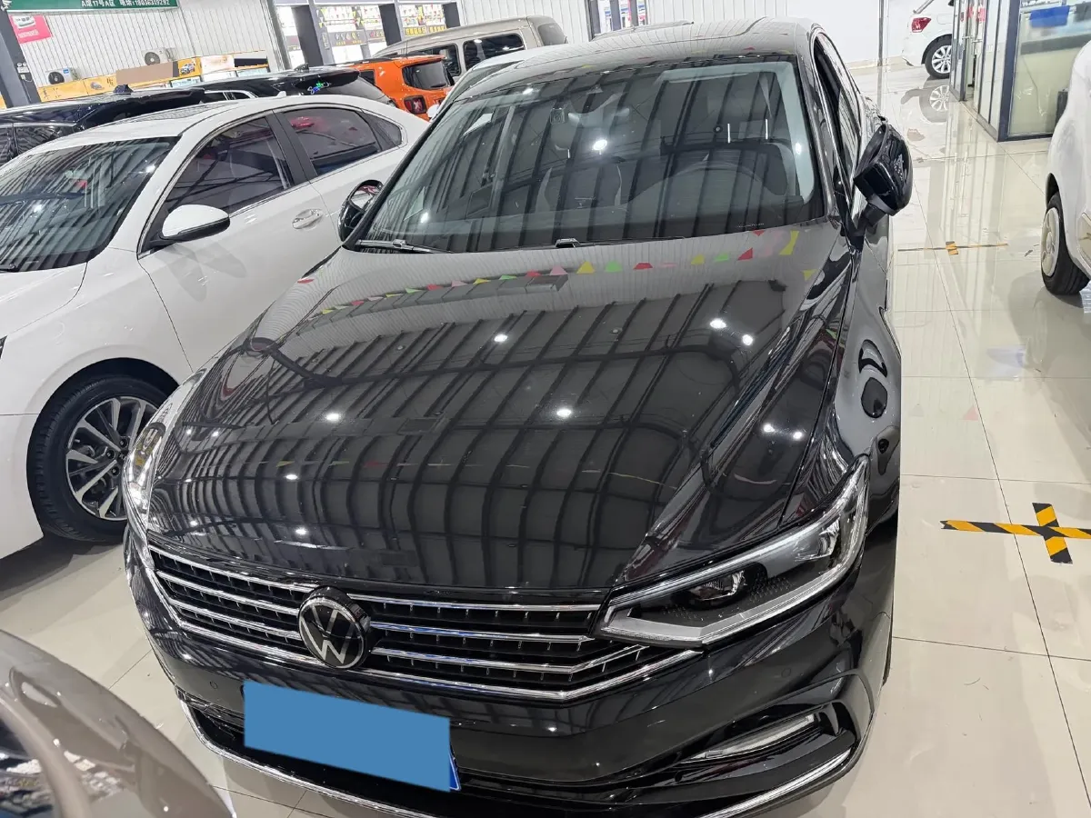 2023 Volkswagen Magotan 2.0T 186HP L4 7DCT,autocango,china used car exporter,china ev exporter,chinese used car exporter,chinese used ev exporter
