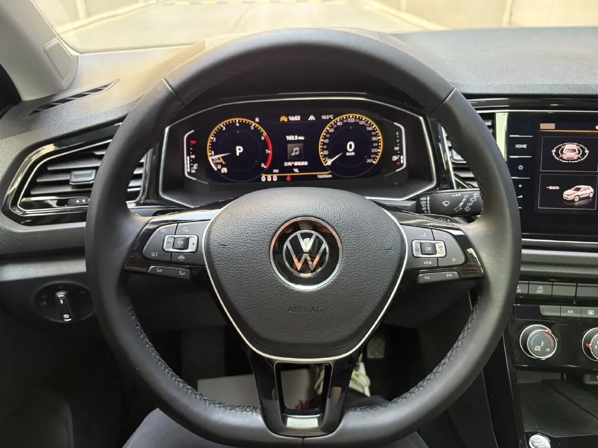 2022 Volkswagen T-Roc 1.4T 150HP L4 7DCT,autocango,china used car exporter,china ev exporter,chinese used car exporter,chinese used ev exporter