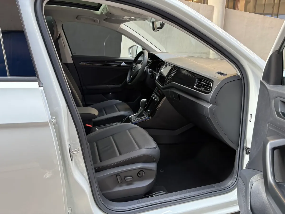 2022 Volkswagen T-Roc 1.4T 150HP L4 7DCT,autocango,china used car exporter,china ev exporter,chinese used car exporter,chinese used ev exporter