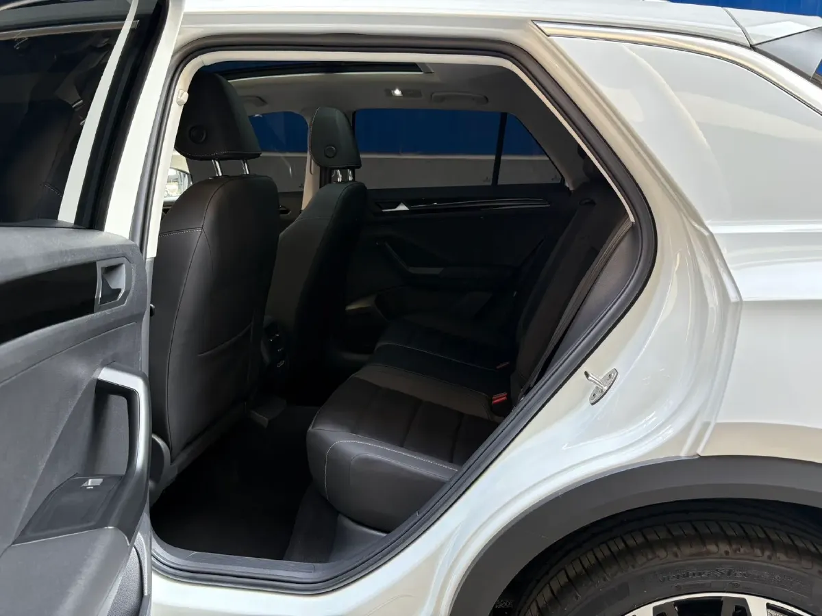 2022 Volkswagen T-Roc 1.4T 150HP L4 7DCT,autocango,china used car exporter,china ev exporter,chinese used car exporter,chinese used ev exporter