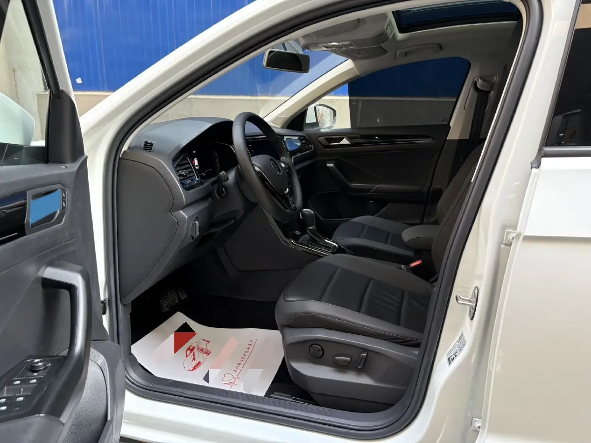 2022 Volkswagen T-Roc 1.4T 150HP L4 7DCT,autocango,china used car exporter,china ev exporter,chinese used car exporter,chinese used ev exporter