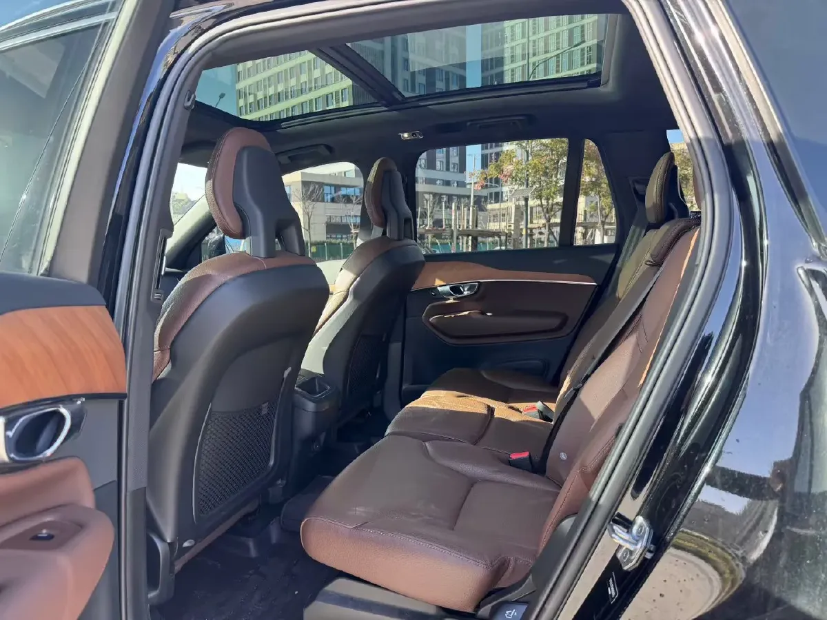 2022 Volvo XC90 2.0T 250HP L4 8AT,autocango,china used car exporter,china ev exporter,chinese used car exporter,chinese used ev exporter