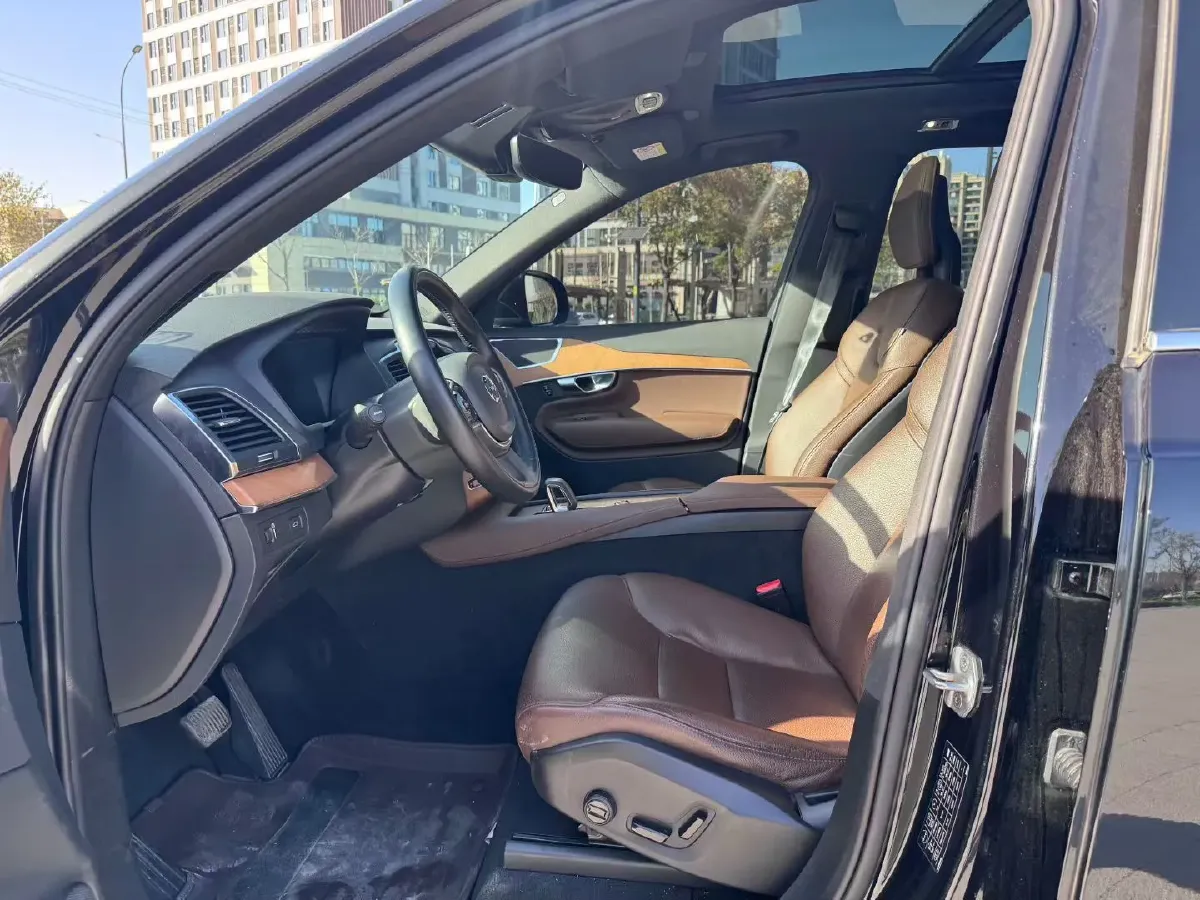 2022 Volvo XC90 2.0T 250HP L4 8AT,autocango,china used car exporter,china ev exporter,chinese used car exporter,chinese used ev exporter