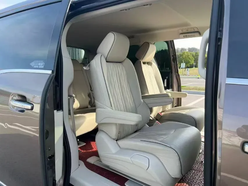 2022 Buick GL8 2.0T 237HP L4 9AT,autocango,china used car exporter,china ev exporter,chinese used car exporter,chinese used ev exporter