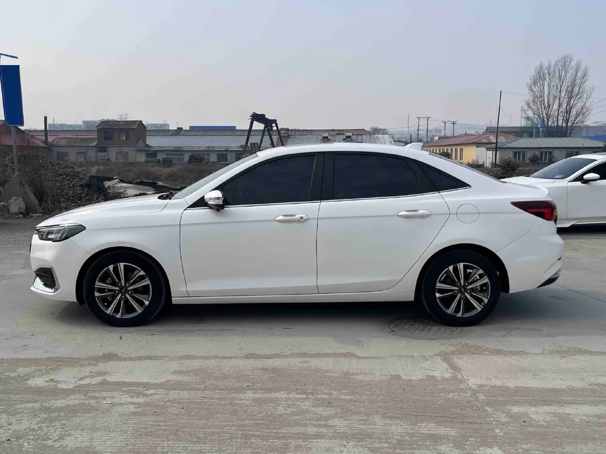 2021 Ford Escort 1.5L 122HP L3 6AT,autocango,china used car exporter,china ev exporter,chinese used car exporter,chinese used ev exporter
