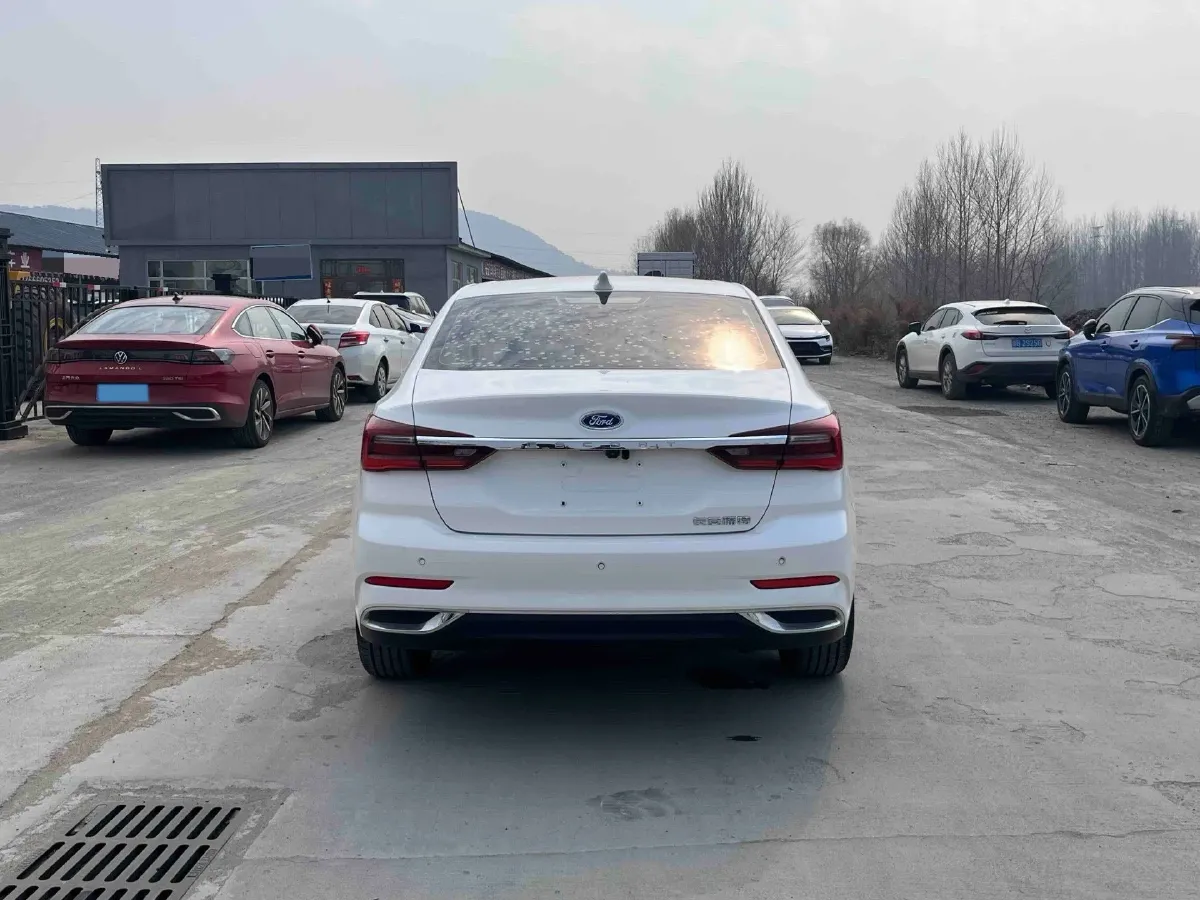 2021 Ford Escort 1.5L 122HP L3 6AT,autocango,china used car exporter,china ev exporter,chinese used car exporter,chinese used ev exporter