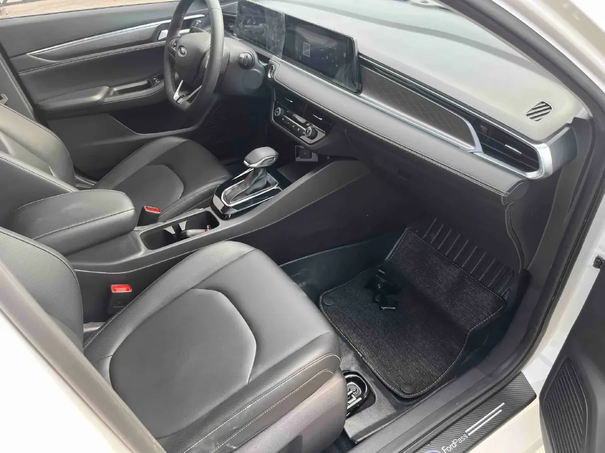 2021 Ford Escort 1.5L 122HP L3 6AT,autocango,china used car exporter,china ev exporter,chinese used car exporter,chinese used ev exporter