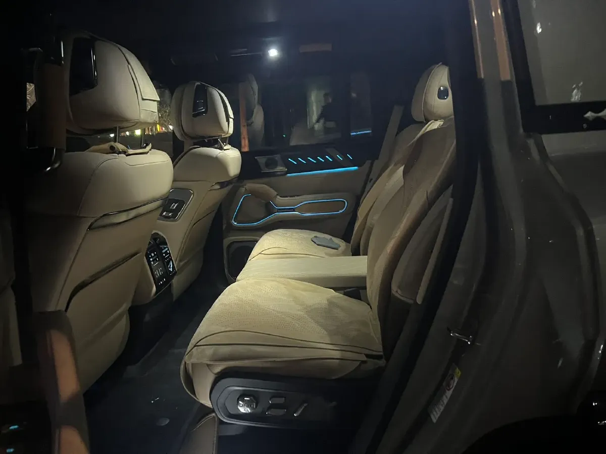 2025 FangChengBao Bao 8 2.0T 245HP L4 E-CVT PHEV 36.8KWH,autocango,china used car exporter,china ev exporter,chinese used car exporter,chinese used ev exporter