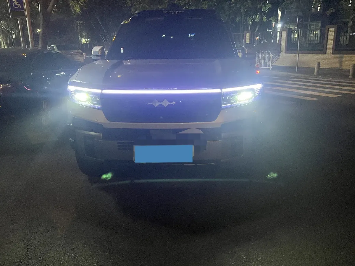 2025 FangChengBao Bao 8 2.0T 245HP L4 E-CVT PHEV 36.8KWH,autocango,china used car exporter,china ev exporter,chinese used car exporter,chinese used ev exporter