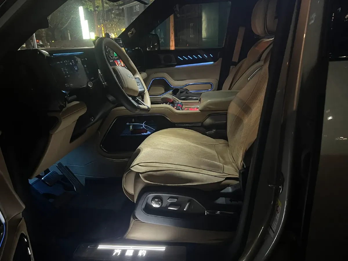 2025 FangChengBao Bao 8 2.0T 245HP L4 E-CVT PHEV 36.8KWH,autocango,china used car exporter,china ev exporter,chinese used car exporter,chinese used ev exporter