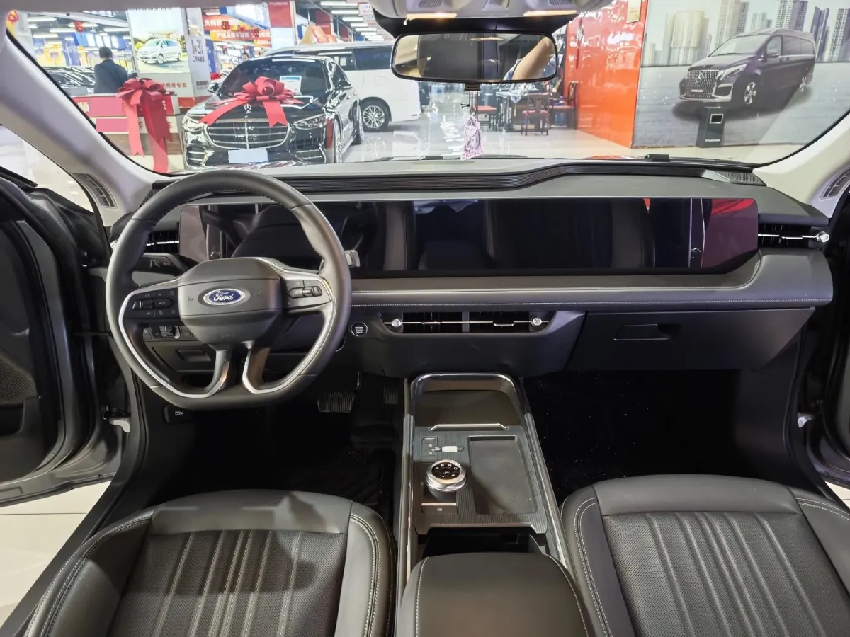 2025 Ford Mondeo 2.0T 254HP L4 8AT,autocango,china used car exporter,china ev exporter,chinese used car exporter,chinese used ev exporter