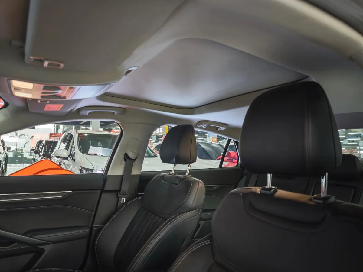 2025 Ford Mondeo 2.0T 254HP L4 8AT,autocango,china used car exporter,china ev exporter,chinese used car exporter,chinese used ev exporter