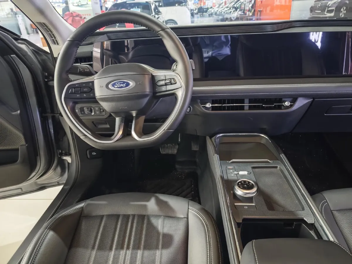 2025 Ford Mondeo 2.0T 254HP L4 8AT,autocango,china used car exporter,china ev exporter,chinese used car exporter,chinese used ev exporter