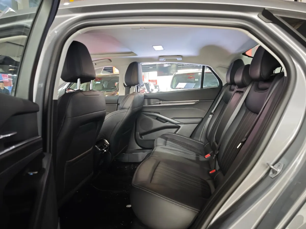 2025 Ford Mondeo 2.0T 254HP L4 8AT,autocango,china used car exporter,china ev exporter,chinese used car exporter,chinese used ev exporter