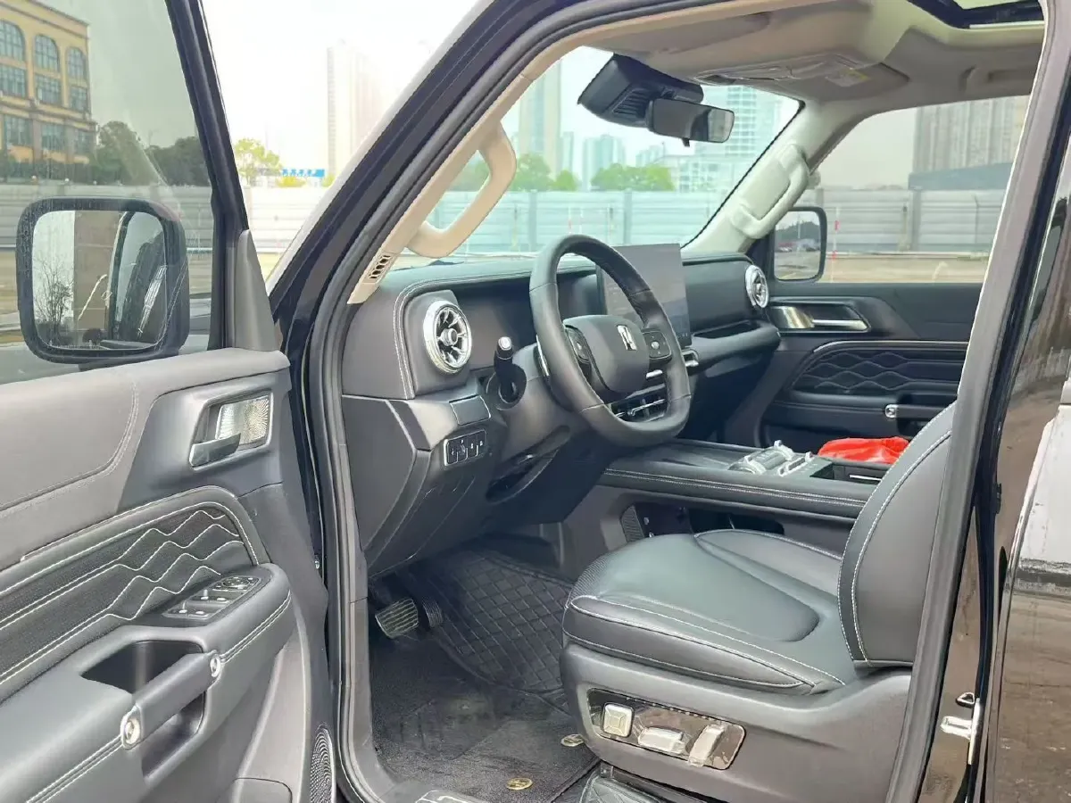 2025 Tank 300 2.0T 227HP L4 9AT,autocango,china used car exporter,china ev exporter,chinese used car exporter,chinese used ev exporter