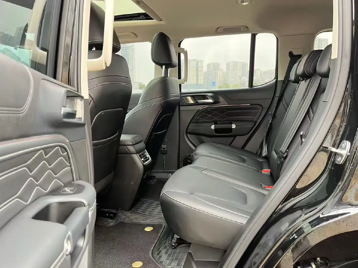 2025 Tank 300 2.0T 227HP L4 9AT,autocango,china used car exporter,china ev exporter,chinese used car exporter,chinese used ev exporter