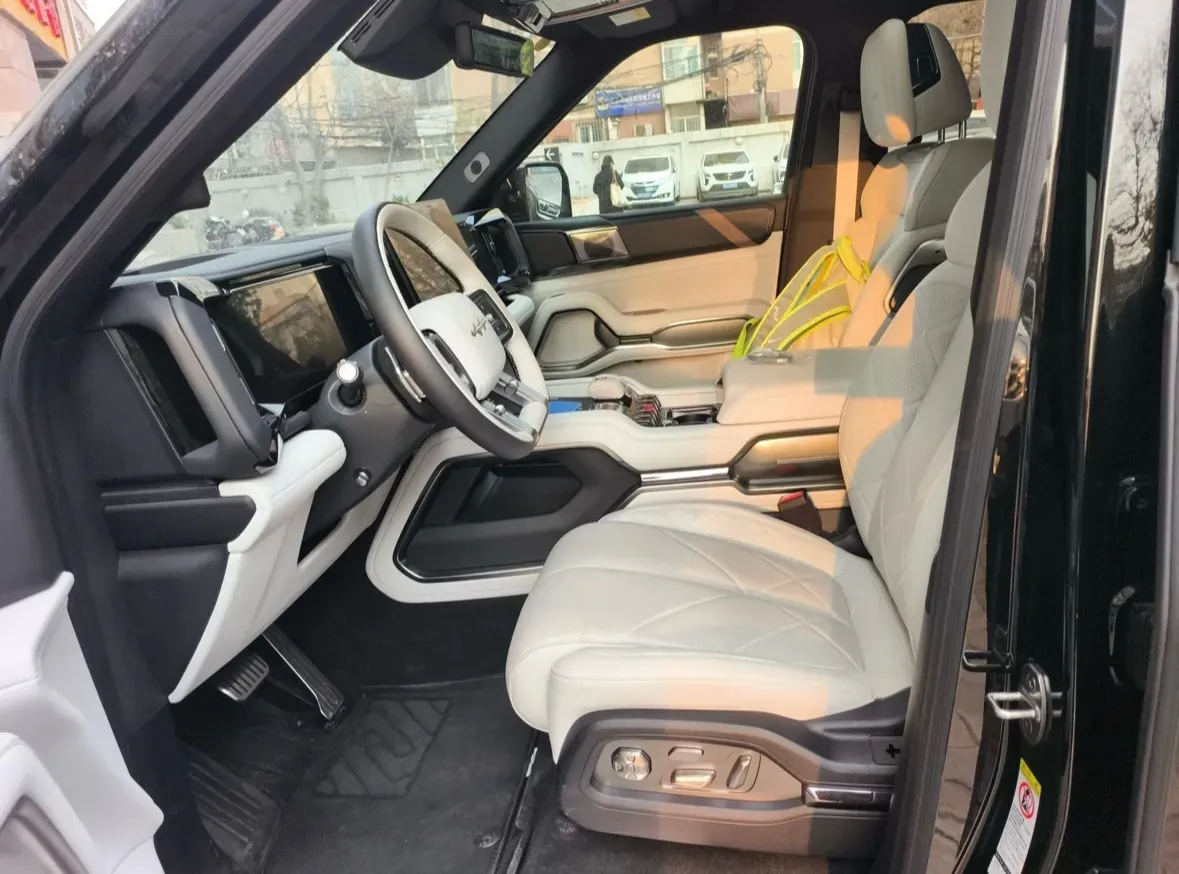 2025 FangChengBao Bao 8 2.0T 245HP L4 E-CVT PHEV 36.8KWH,autocango,china used car exporter,china ev exporter,chinese used car exporter,chinese used ev exporter