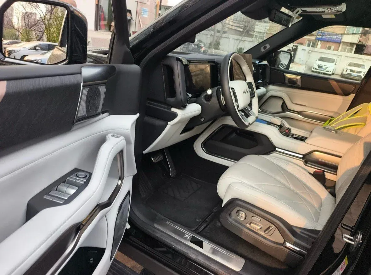 2025 FangChengBao Bao 8 2.0T 245HP L4 E-CVT PHEV 36.8KWH,autocango,china used car exporter,china ev exporter,chinese used car exporter,chinese used ev exporter