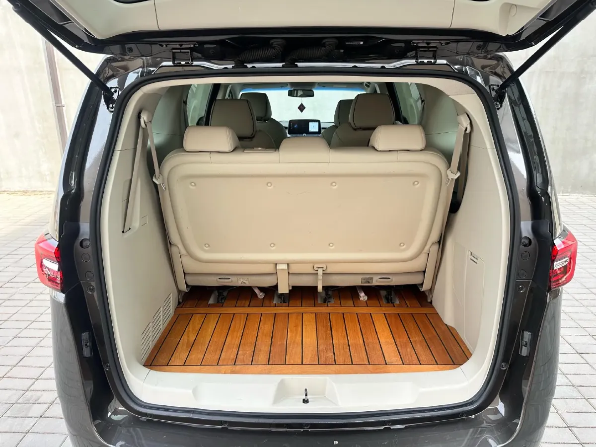 2022 Buick GL8 2.0T 237HP L4 9AT,autocango,china used car exporter,china ev exporter,chinese used car exporter,chinese used ev exporter