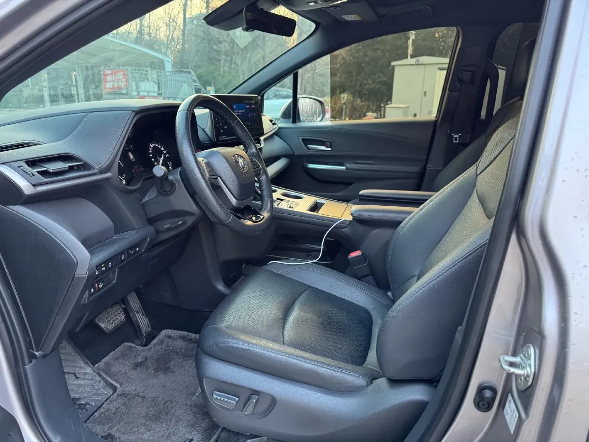 2023 Toyota Sienna 2.5L 189HP L4 E-CVT Hybrid,autocango,china used car exporter,china ev exporter,chinese used car exporter,chinese used ev exporter