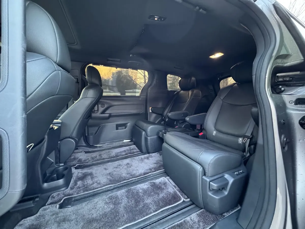 2023 Toyota Sienna 2.5L 189HP L4 E-CVT Hybrid,autocango,china used car exporter,china ev exporter,chinese used car exporter,chinese used ev exporter