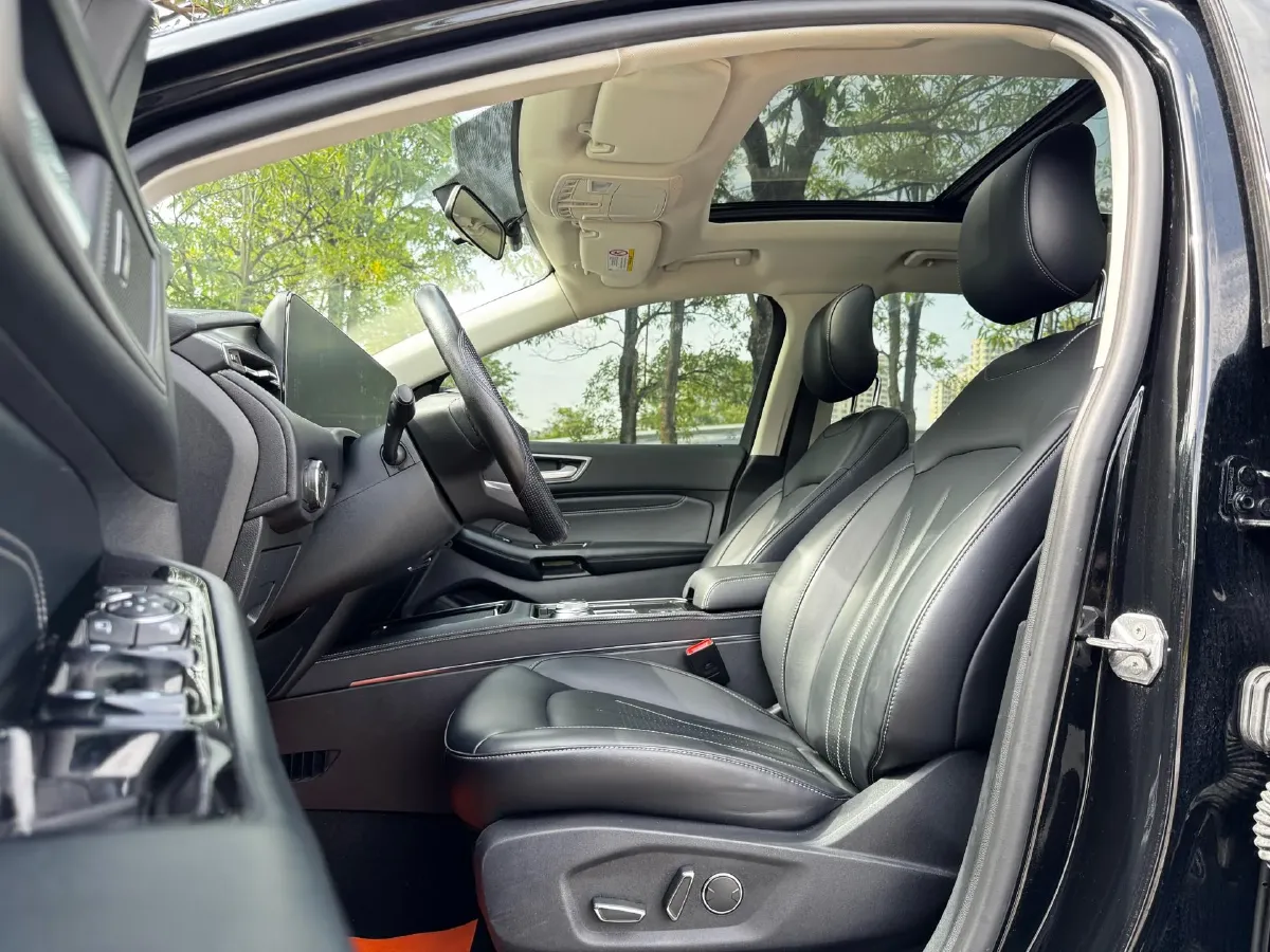 2021 Ford Edge 2.0T 245HP L4 8AT,autocango,china used car exporter,china ev exporter,chinese used car exporter,chinese used ev exporter