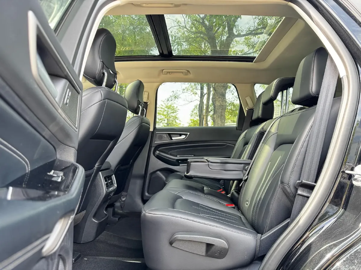 2021 Ford Edge 2.0T 245HP L4 8AT,autocango,china used car exporter,china ev exporter,chinese used car exporter,chinese used ev exporter