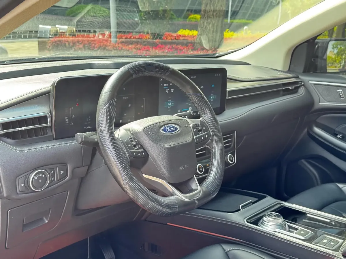 2021 Ford Edge 2.0T 245HP L4 8AT,autocango,china used car exporter,china ev exporter,chinese used car exporter,chinese used ev exporter