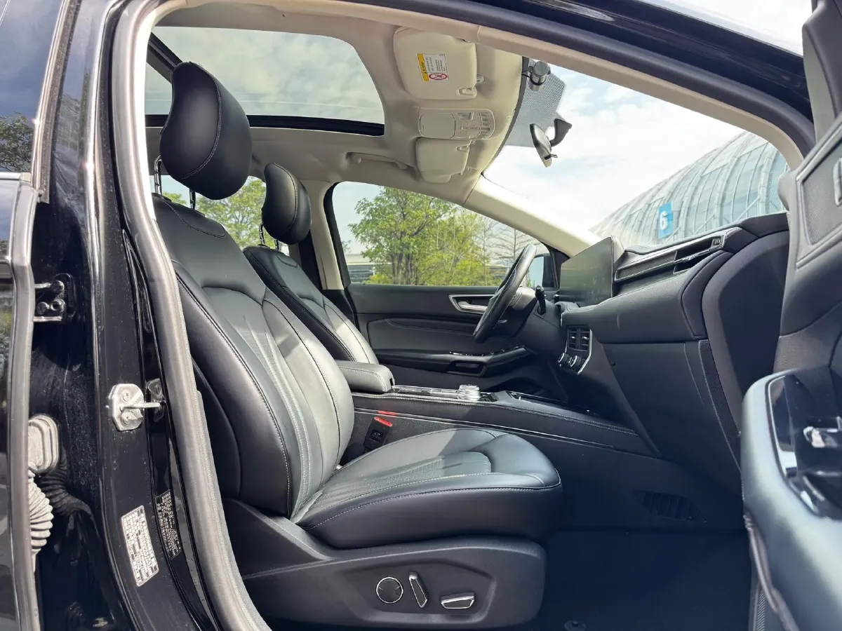 2021 Ford Edge 2.0T 245HP L4 8AT,autocango,china used car exporter,china ev exporter,chinese used car exporter,chinese used ev exporter