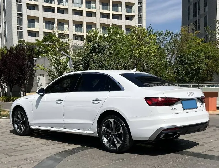 2022 Audi A4L 2.0T 190HP L4 7DCT,autocango,china used car exporter,china ev exporter,chinese used car exporter,chinese used ev exporter