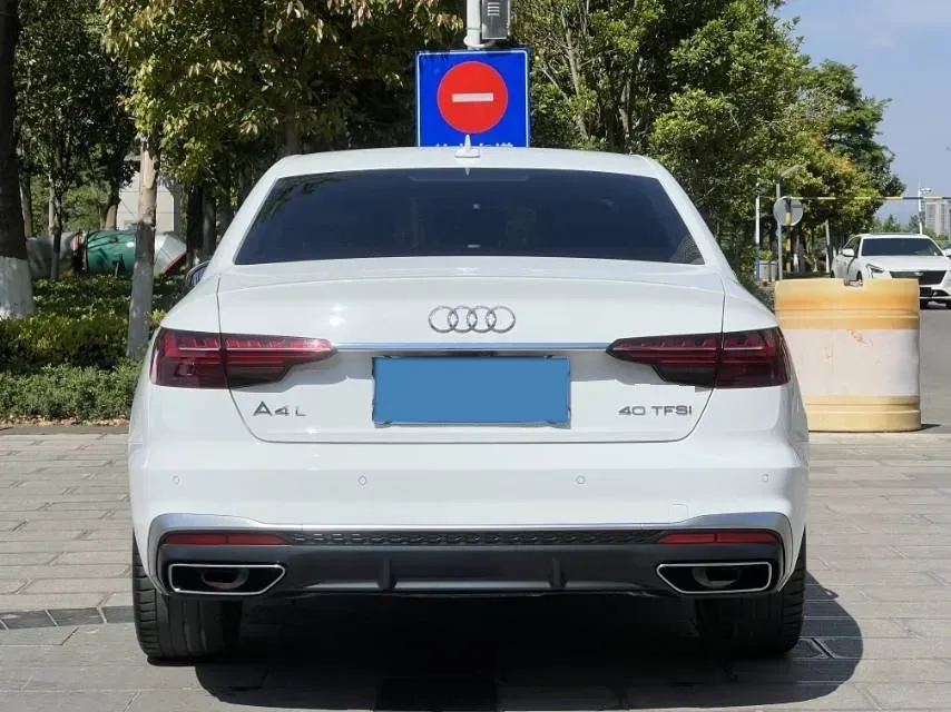 2022 Audi A4L 2.0T 190HP L4 7DCT,autocango,china used car exporter,china ev exporter,chinese used car exporter,chinese used ev exporter