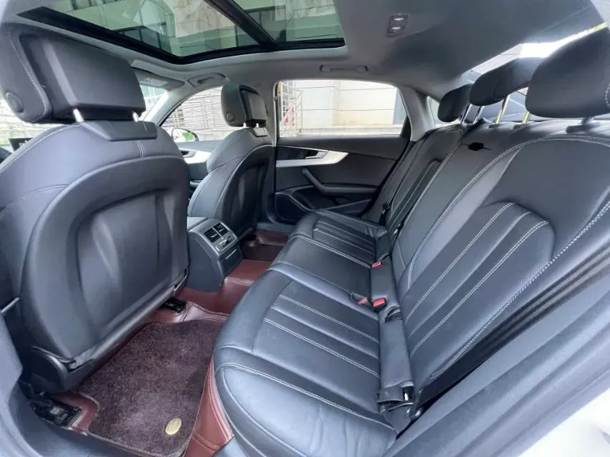 2022 Audi A4L 2.0T 190HP L4 7DCT,autocango,china used car exporter,china ev exporter,chinese used car exporter,chinese used ev exporter